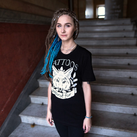 Damska koszulka z nadrukiem lisa i napisem "Tattoos Against Fur"