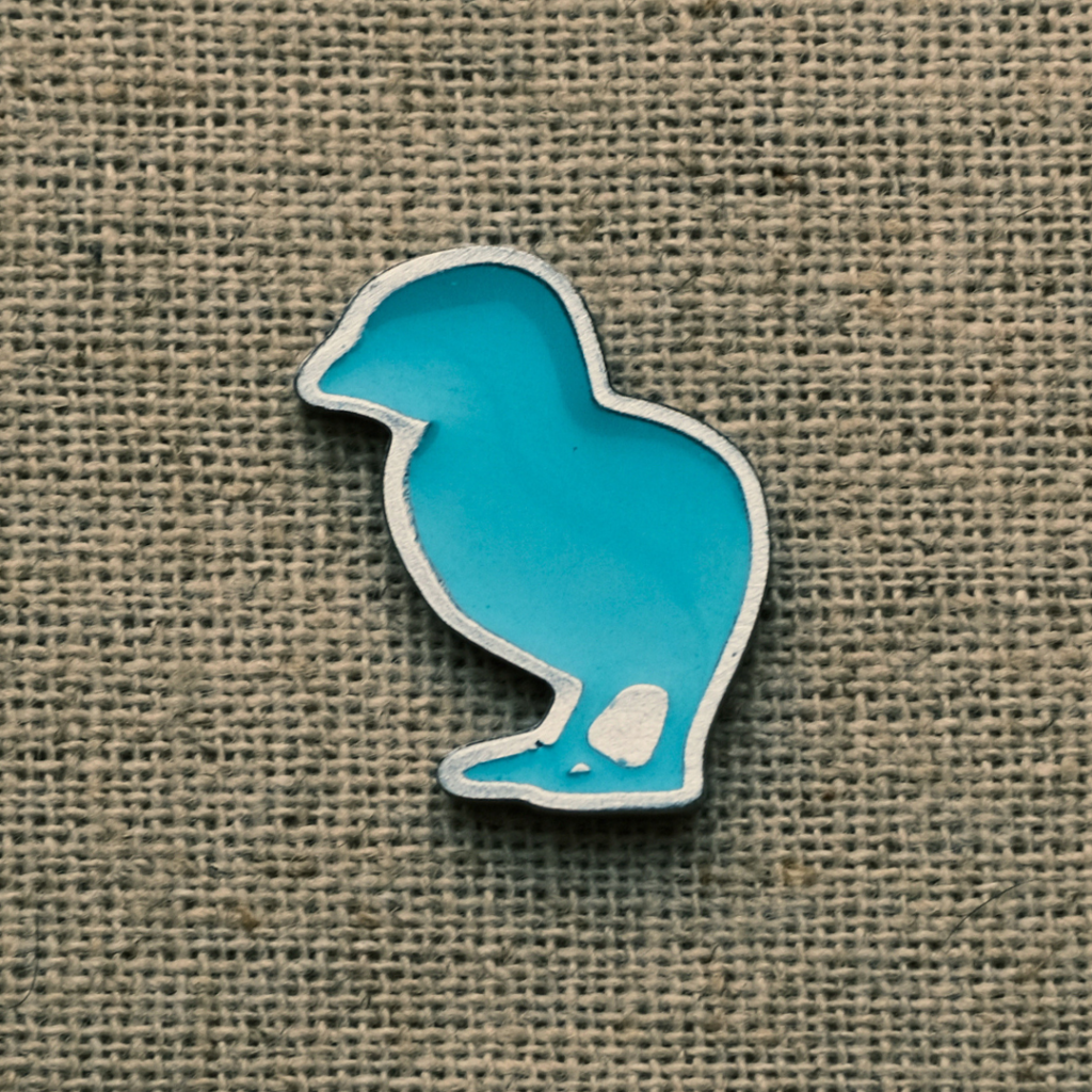 Przypinka do ubrań - logo Otwarte Klatki